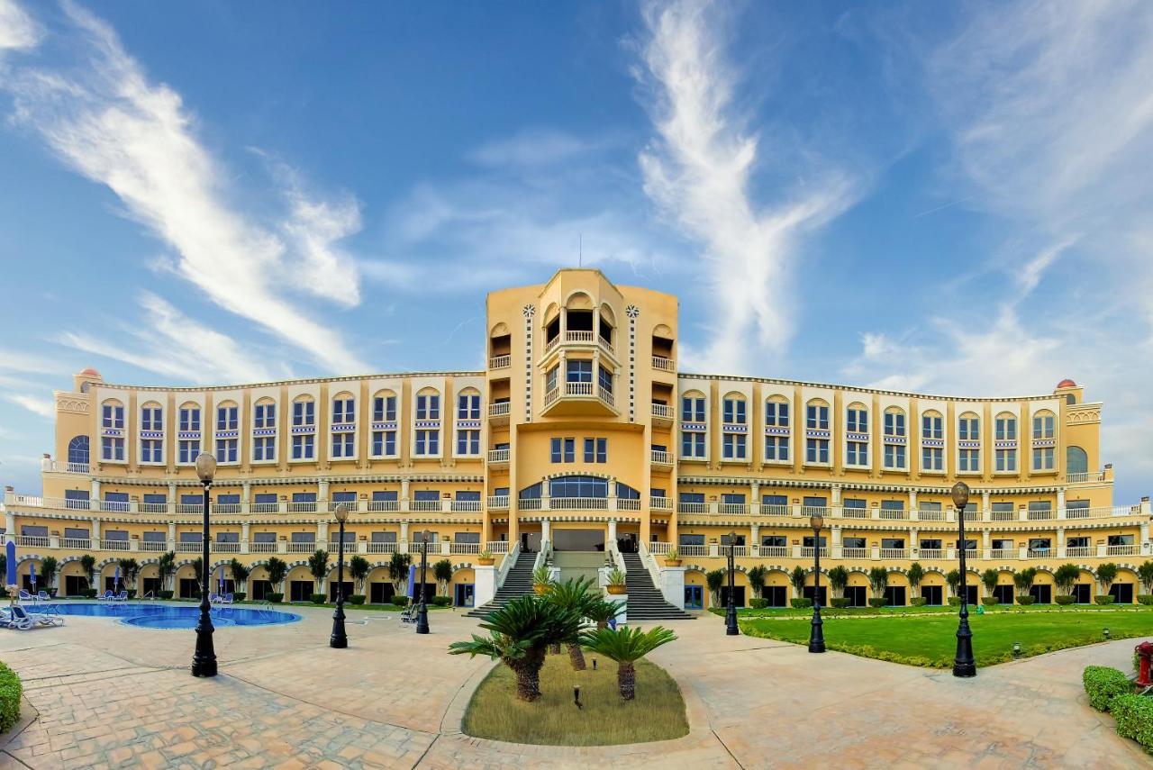 เฮลนัน ดรีมแลนด์ โฮเต็ล แอนด์ คอนเฟอเรนซ์ เซ็นเตอร์ Hotel 6th of October City ภายนอก รูปภาพ University Campus