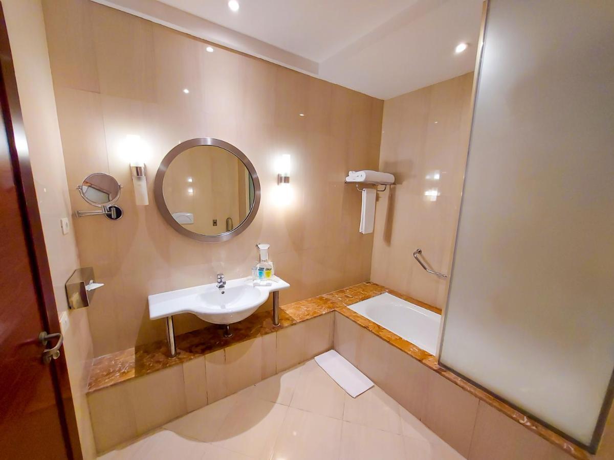 เฮลนัน ดรีมแลนด์ โฮเต็ล แอนด์ คอนเฟอเรนซ์ เซ็นเตอร์ Hotel 6th of October City ภายนอก รูปภาพ Bathroom