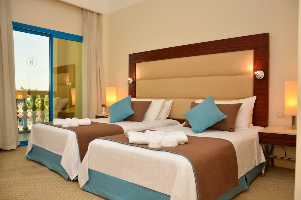 เฮลนัน ดรีมแลนด์ โฮเต็ล แอนด์ คอนเฟอเรนซ์ เซ็นเตอร์ Hotel 6th of October City ภายนอก รูปภาพ A room at the hotel