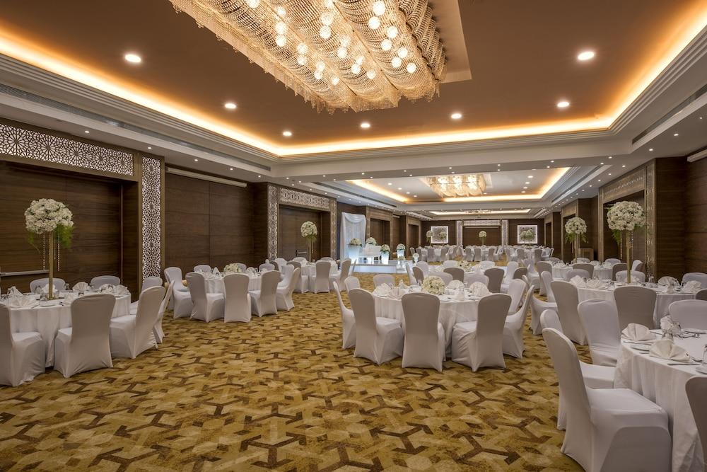 เฮลนัน ดรีมแลนด์ โฮเต็ล แอนด์ คอนเฟอเรนซ์ เซ็นเตอร์ Hotel 6th of October City ภายนอก รูปภาพ The Grand Ballroom
