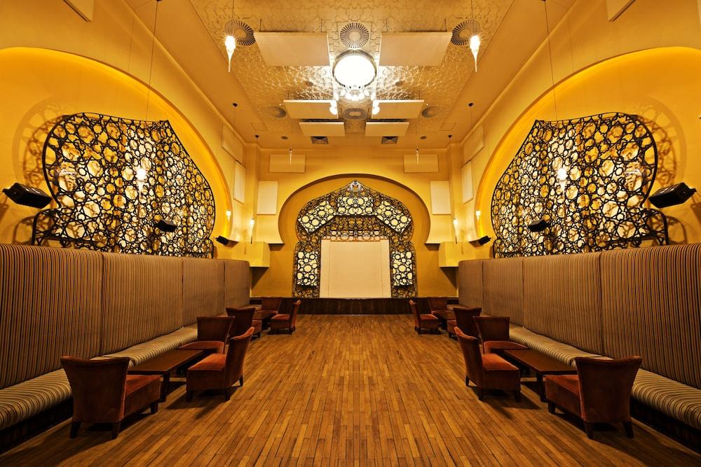 เฮลนัน ดรีมแลนด์ โฮเต็ล แอนด์ คอนเฟอเรนซ์ เซ็นเตอร์ Hotel 6th of October City ภายนอก รูปภาพ The interior of the main hall