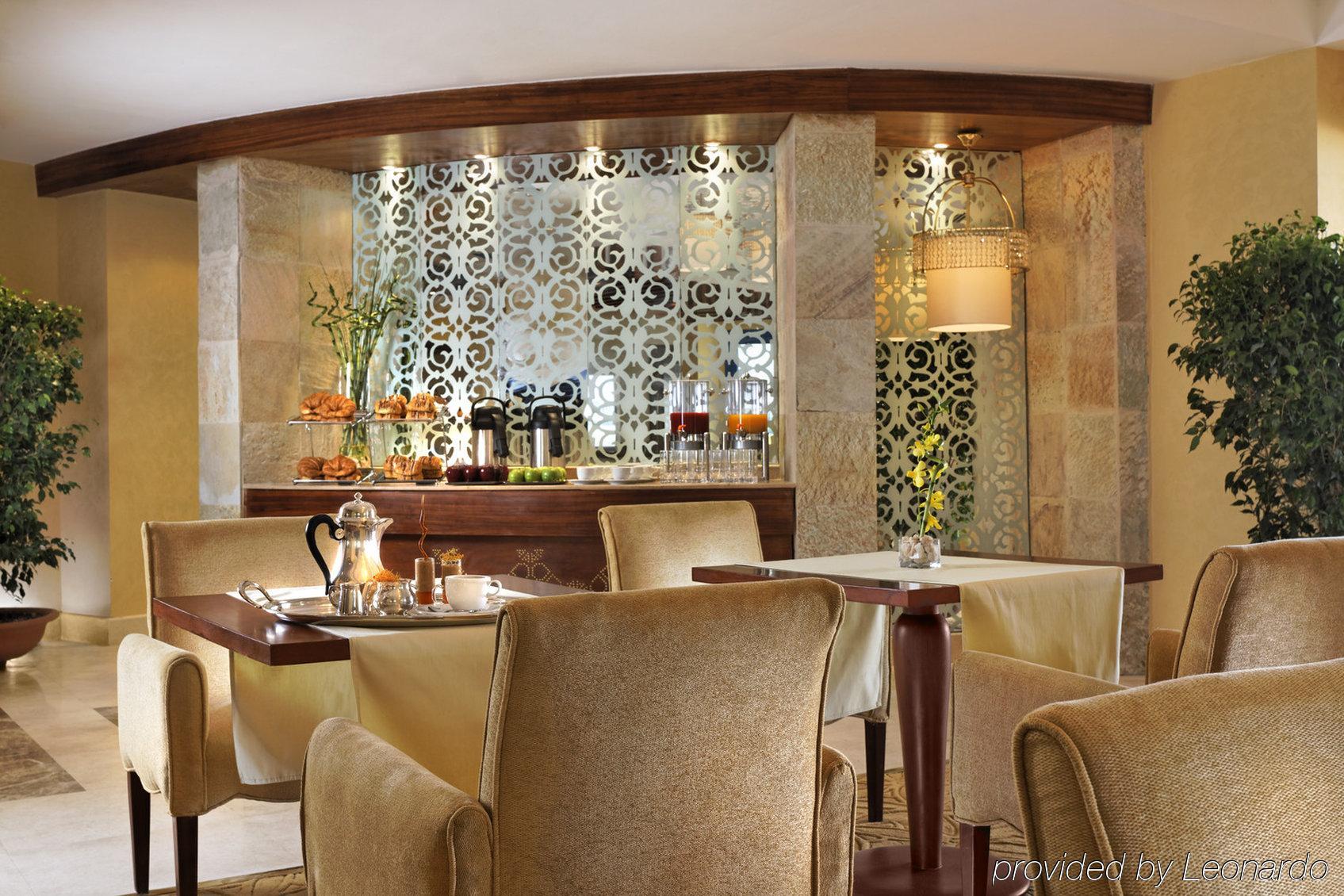 เฮลนัน ดรีมแลนด์ โฮเต็ล แอนด์ คอนเฟอเรนซ์ เซ็นเตอร์ Hotel 6th of October City ภายนอก รูปภาพ The interior of the hotel