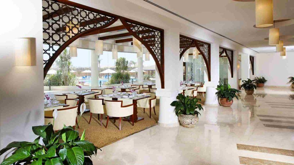 เฮลนัน ดรีมแลนด์ โฮเต็ล แอนด์ คอนเฟอเรนซ์ เซ็นเตอร์ Hotel 6th of October City ภายนอก รูปภาพ The interior of the hotel