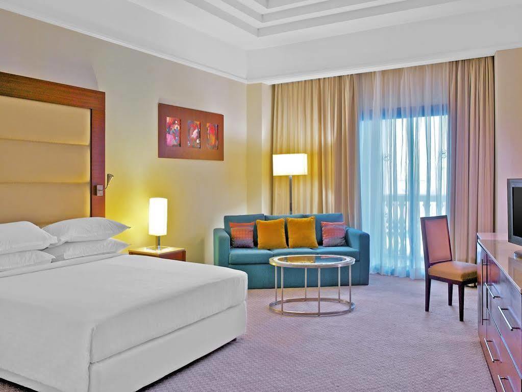 เฮลนัน ดรีมแลนด์ โฮเต็ล แอนด์ คอนเฟอเรนซ์ เซ็นเตอร์ Hotel 6th of October City ภายนอก รูปภาพ Deluxe room
